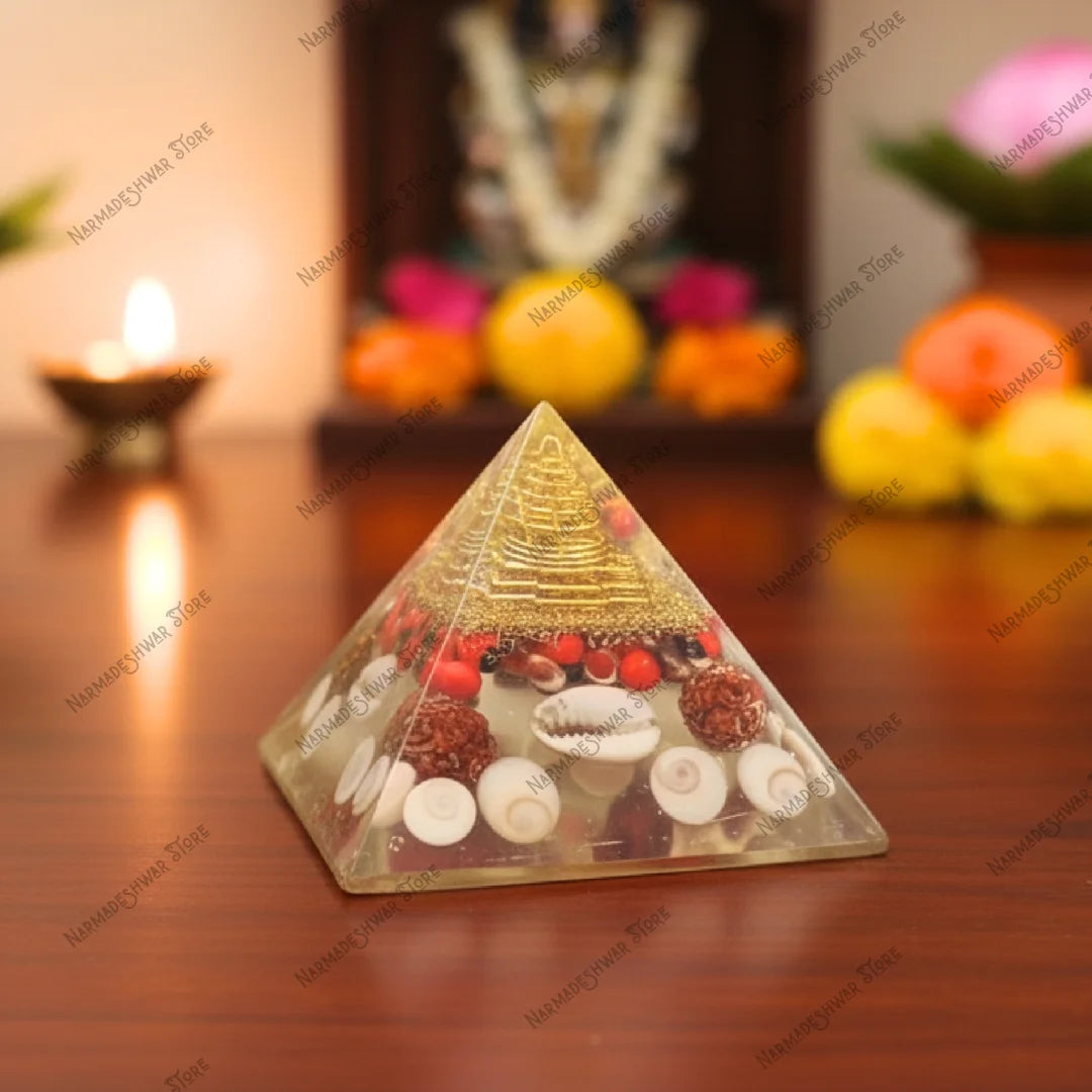 लक्ष्मी पिरामिड – श्री यंत्र सहित वैदिक विधि द्वारा अभिमंत्रित | धन, सौभाग्य और सकारात्मक ऊर्जा का स्रोत