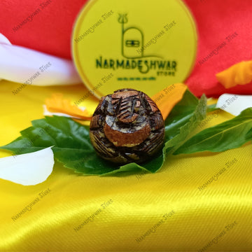 Supari Ganesh on a leaf with Narmadeshwar Store logo in the background